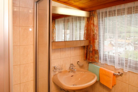 ferienwohnung in pfunds piz mondin badezimmer