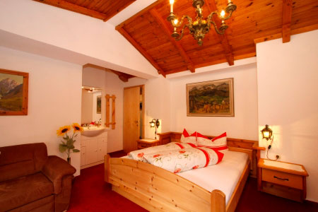 ferienwohnung appartement pfunds piz mondin schlafzimmer