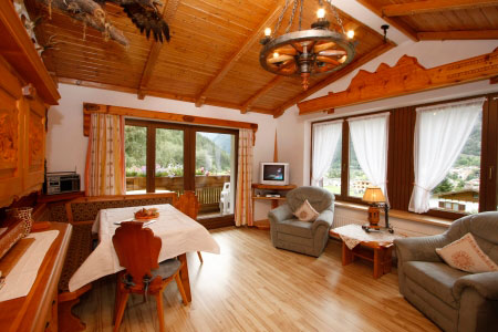 ferienwohnung appartement pfunds piz mondin wohnzimmer